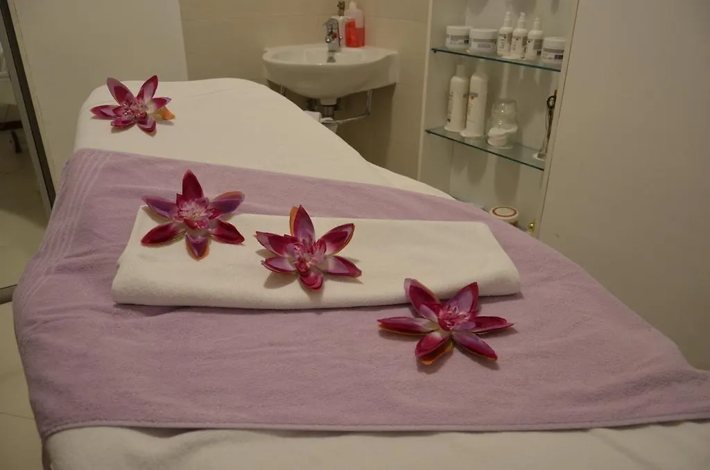 Hotel Mozart Opatija 4*,